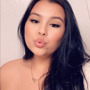 Meet your Posher, Claudia